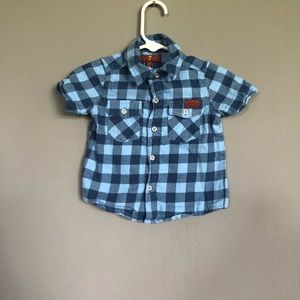 Baby boy’s short sleeve shirt, size 18M
